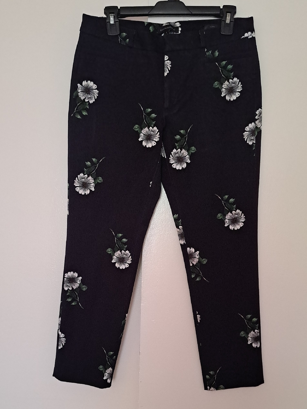 Banana Republic Black Floral Ankle Jeans  White Daisy Like Flowers .
